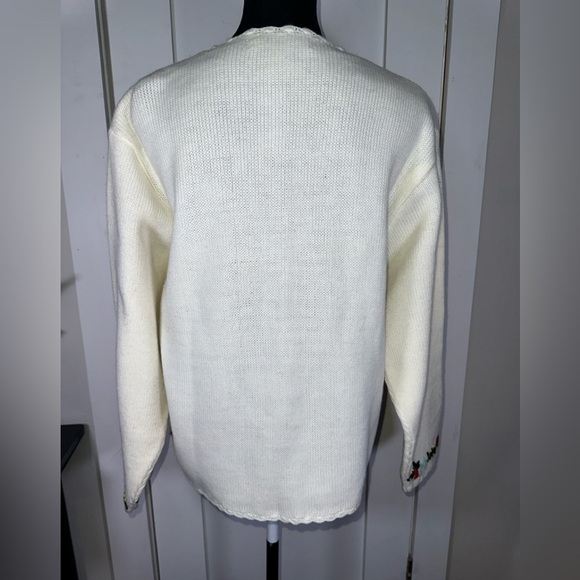 Vintage Floral Embroidered Cream Cardigan with Gold Tone Buttons - Picture 10 of 11